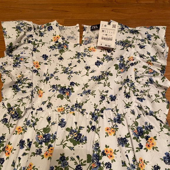 Womens dress - Picture 2 of 5